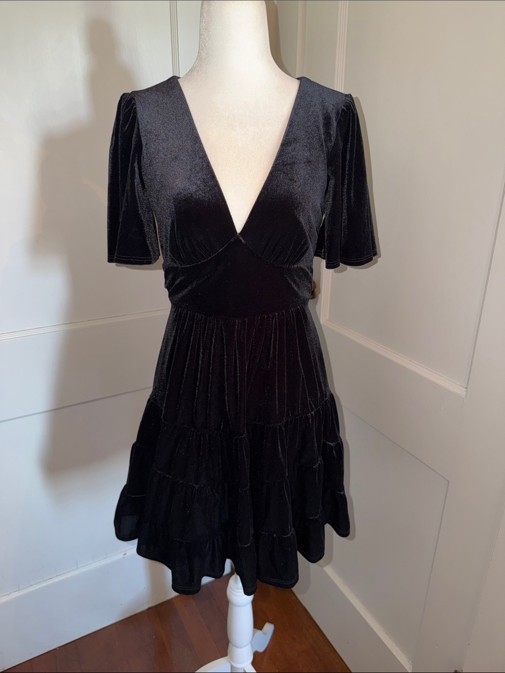 Juniors B. Darlin Black Velvet V-Neck Tiered Mini Dress Size 5/6